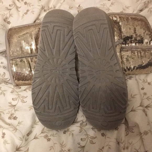 Ugg Classic Short Gold Sequined Boots - Picture 2 of 10